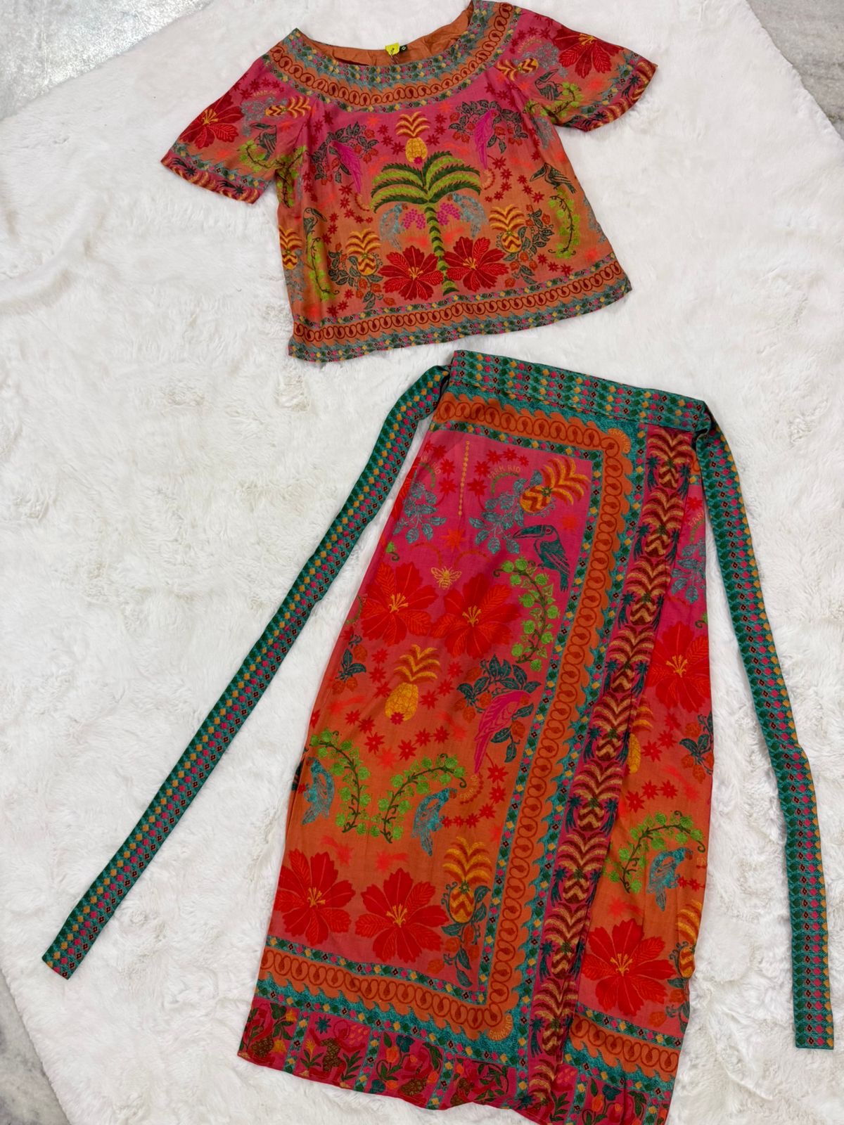 Top&wrap around skirt