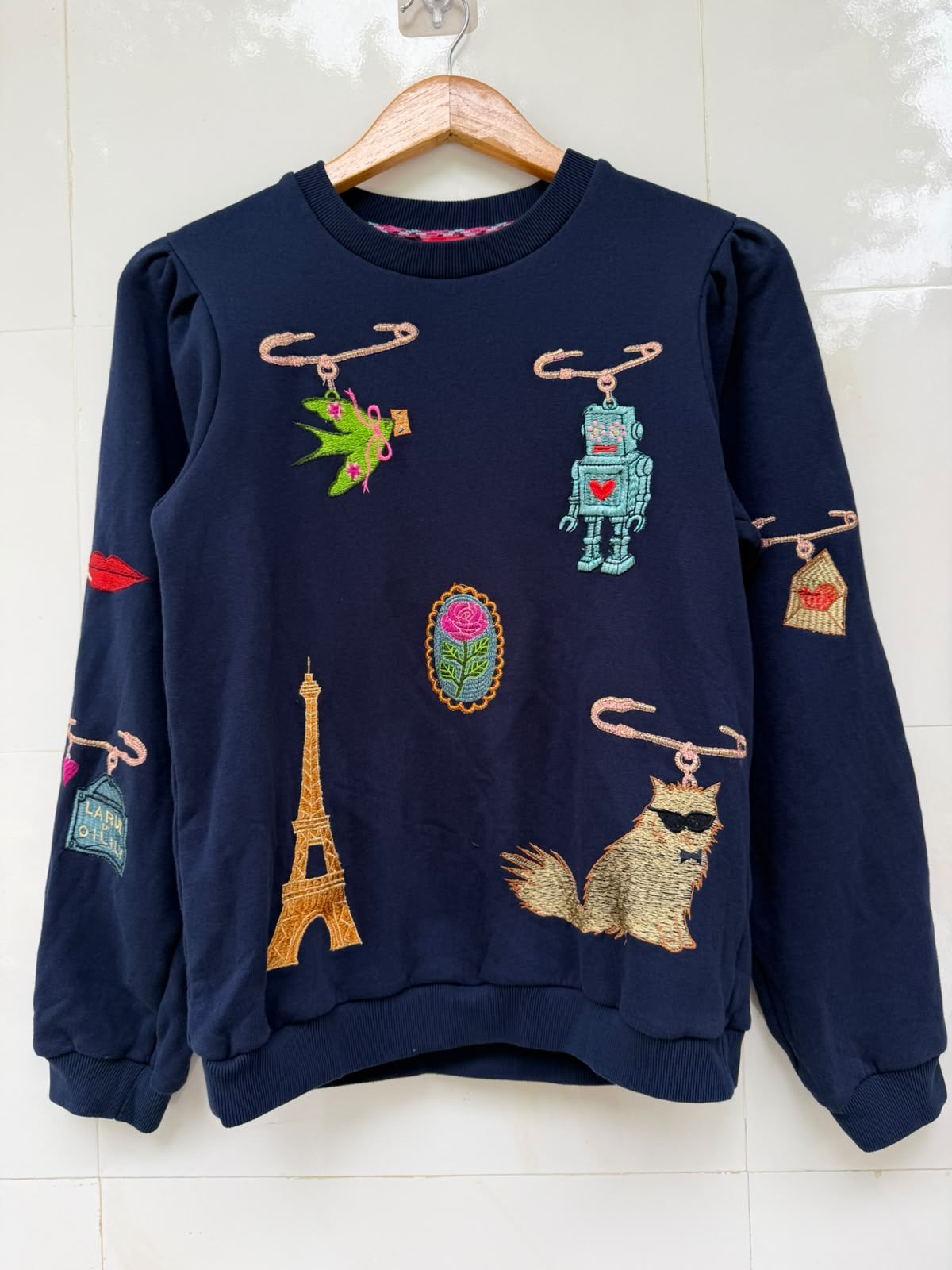 Sweatshirt