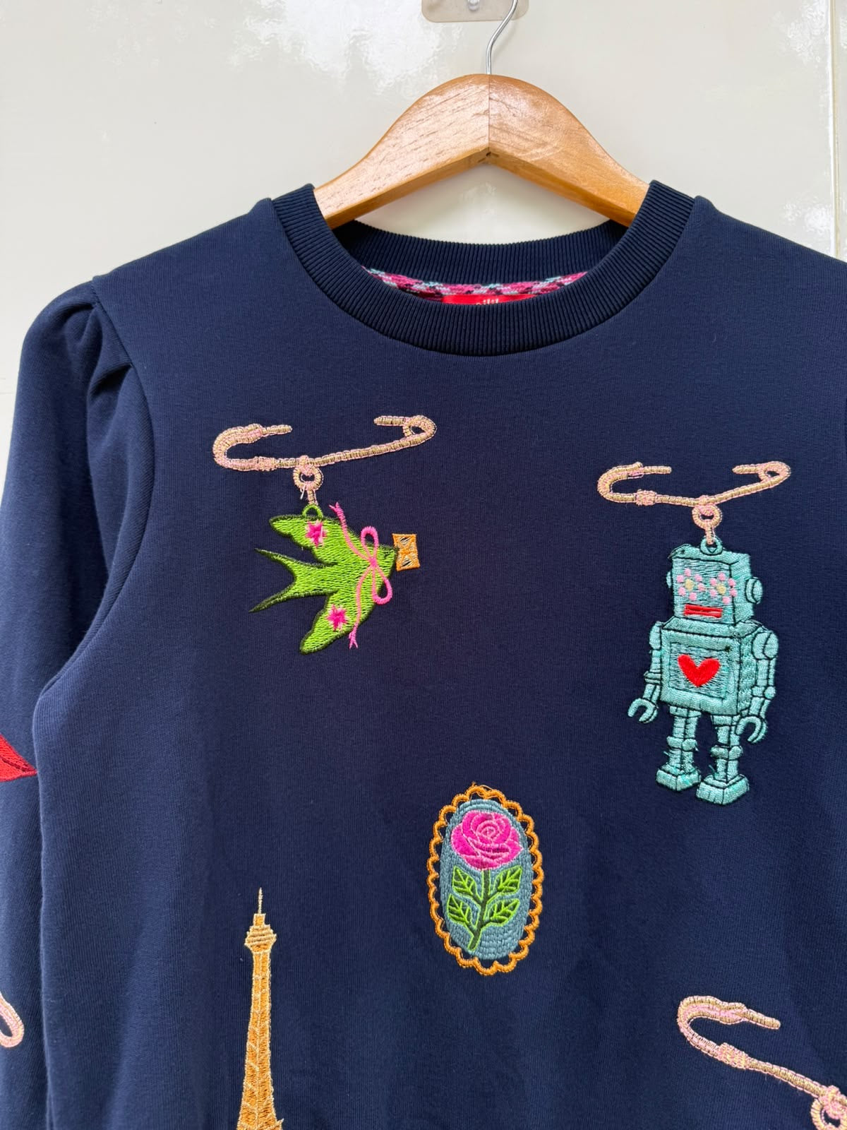 Sweatshirt